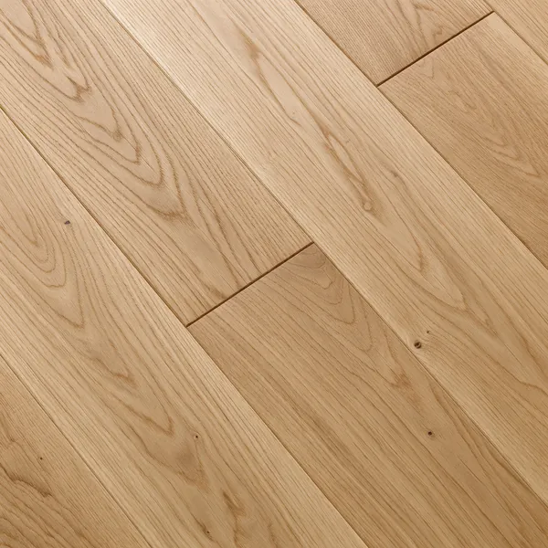Eiken parketplanken met lichte honingkleur en natuurlijke nerf